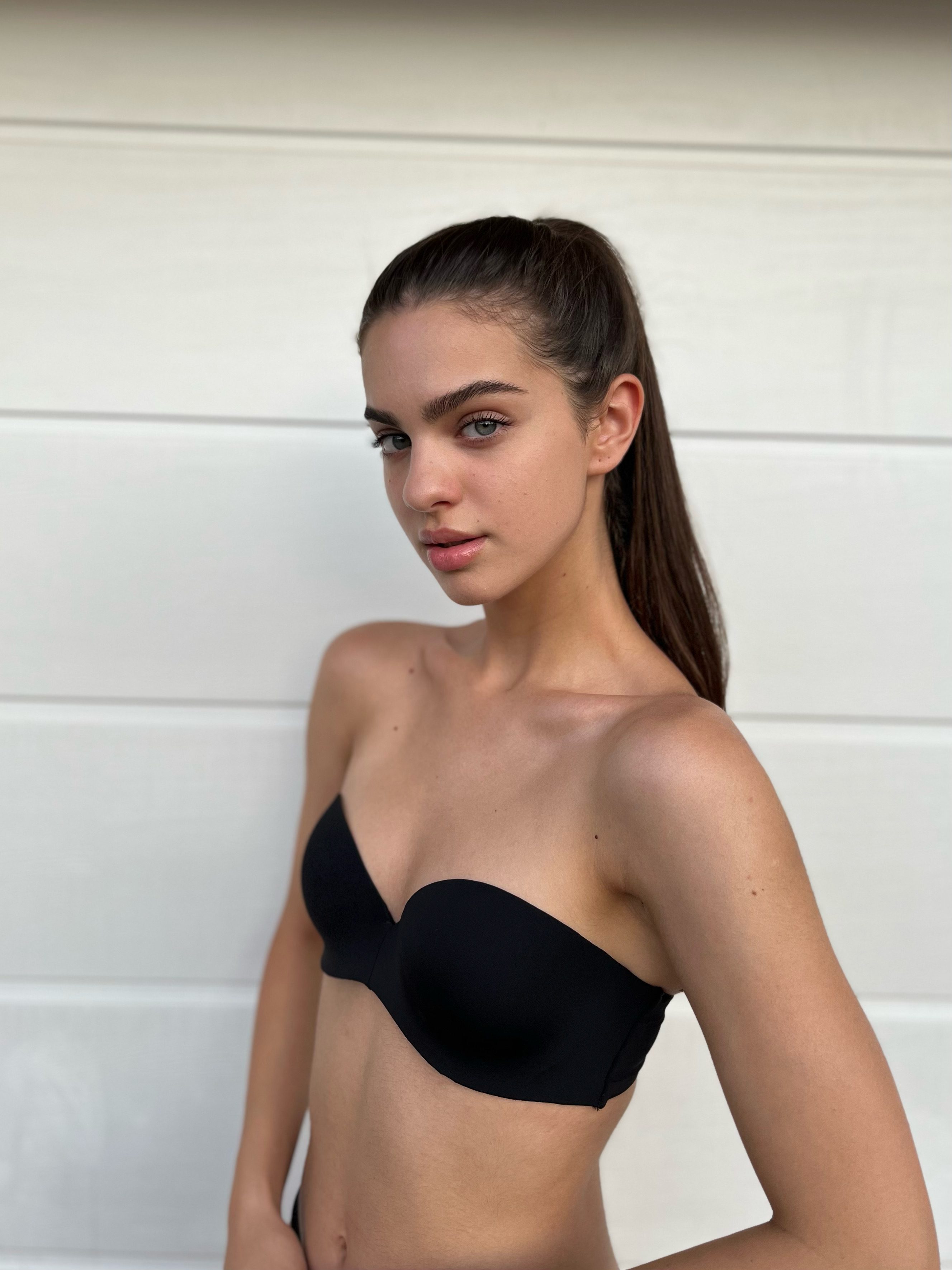 https://nolimitsmodels.gr/wp-content/uploads/2017/09/12-vivien-polaroids.jpg