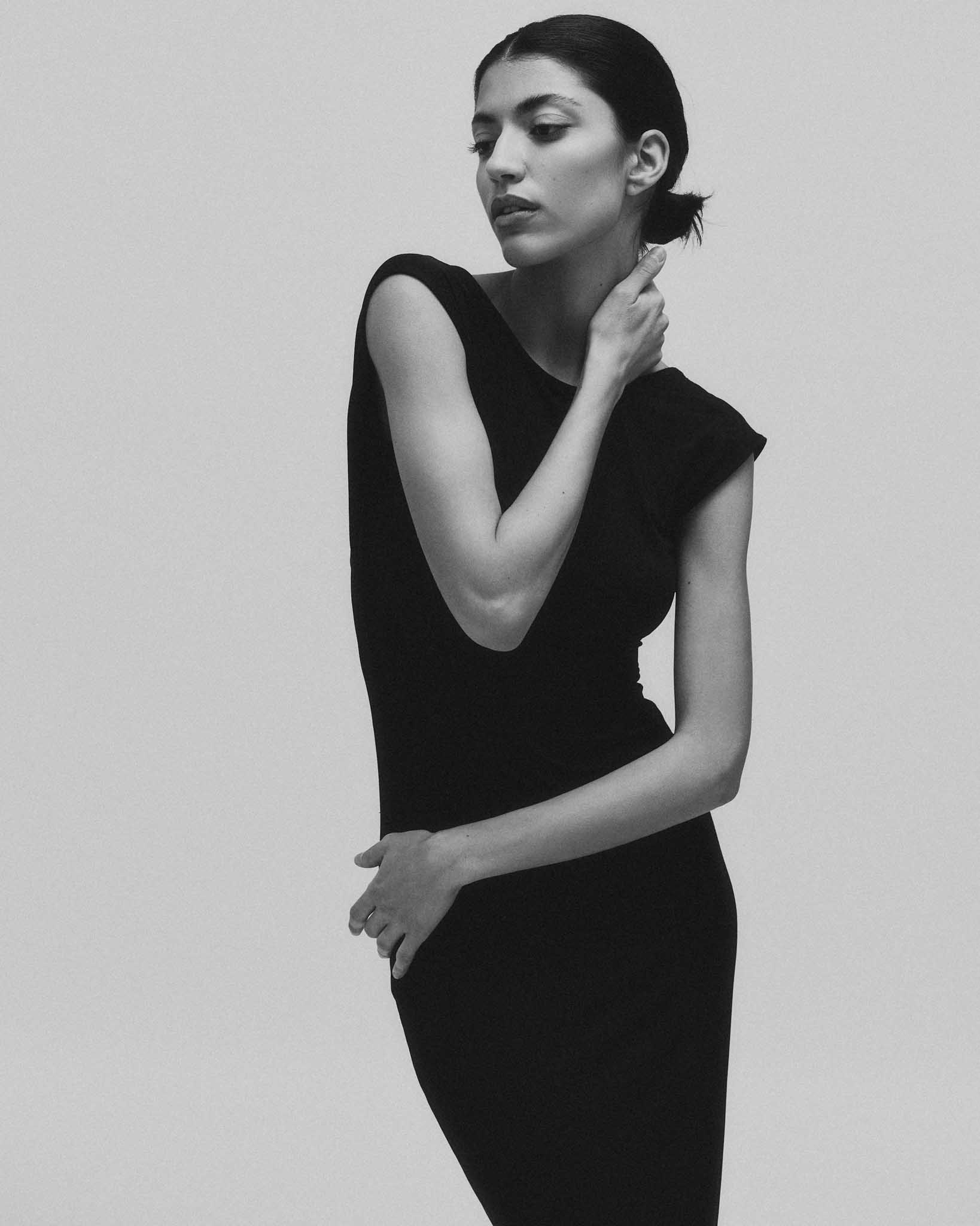 2-chara-c-main-book-no-limits-models-agency