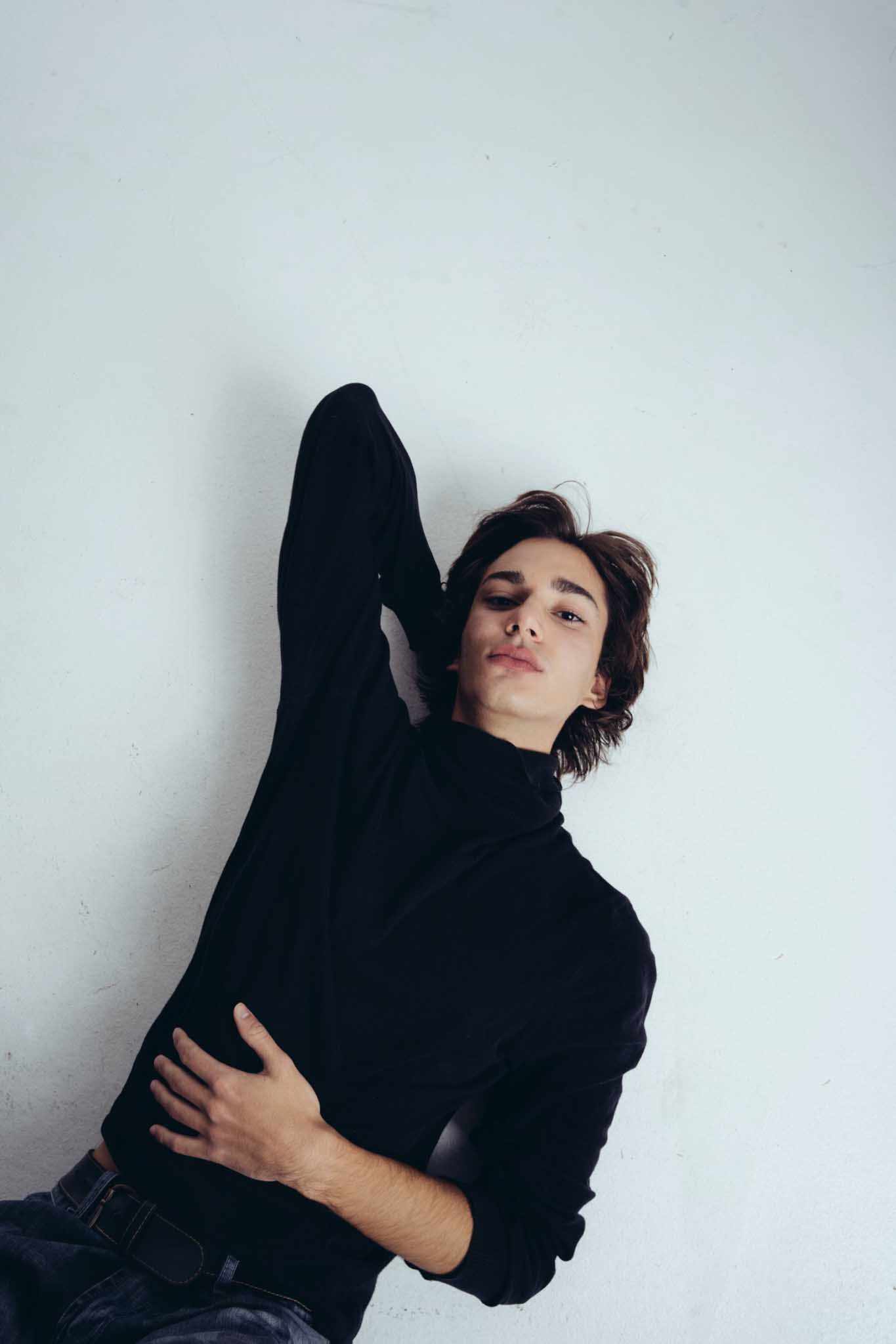 32-geeo-g-main-book-no-limits-models-agency