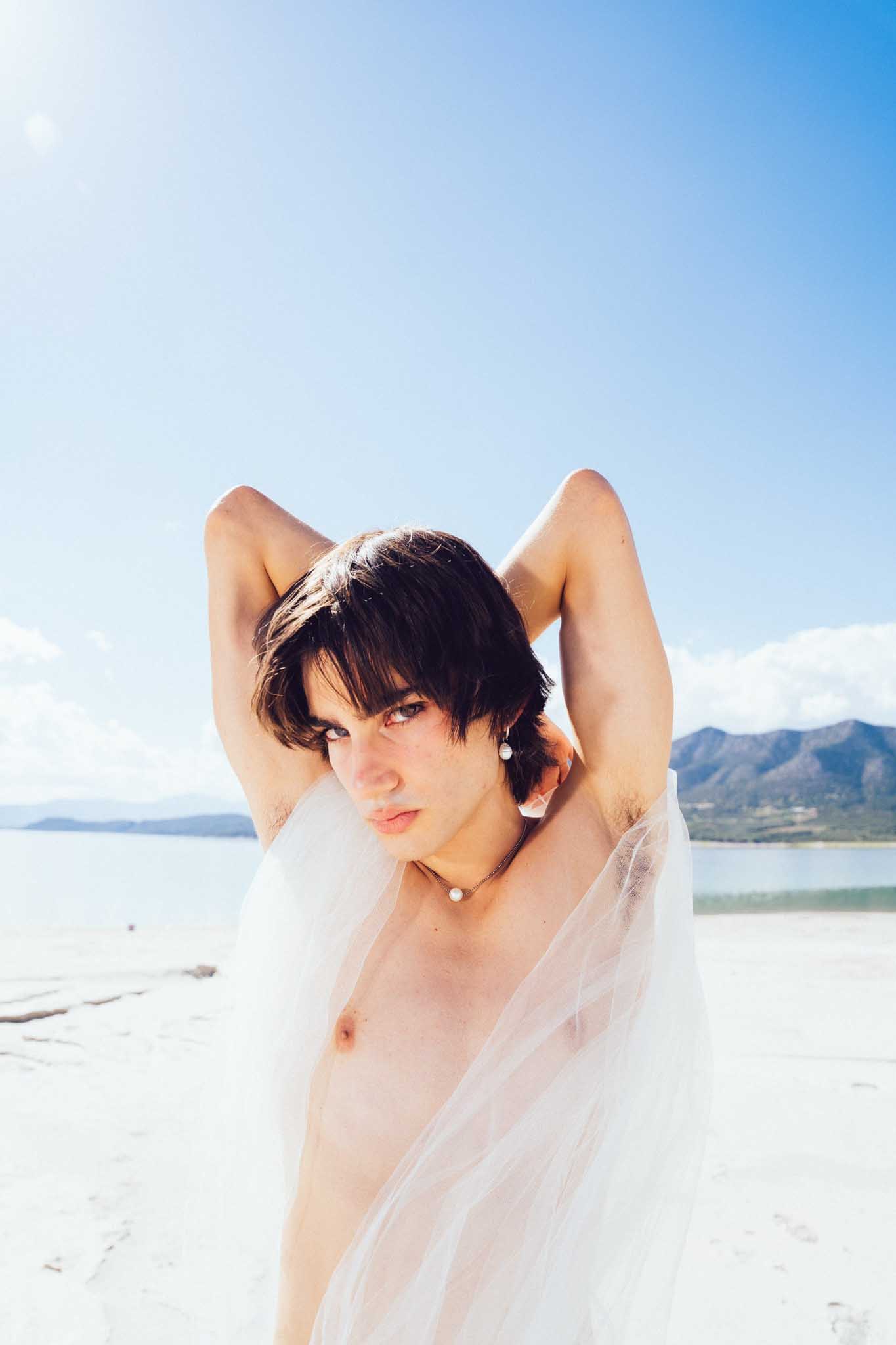 36-geeo-g-main-book-no-limits-models-agency