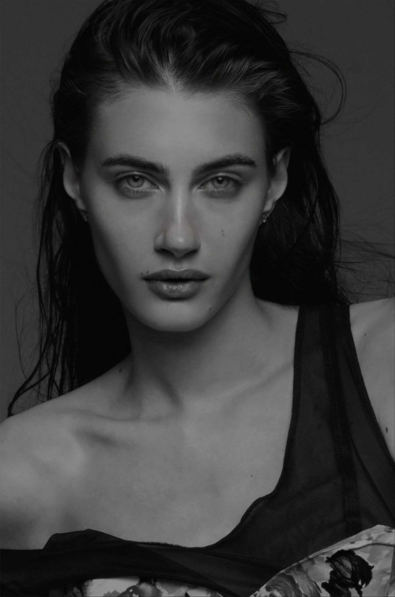 1-kate-m-direct-booking-mag-model-agent-group-scaled